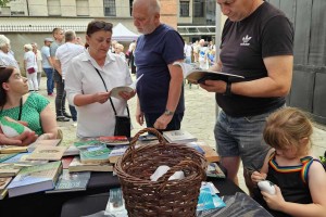Biblioteka na majówce u fabrykanta